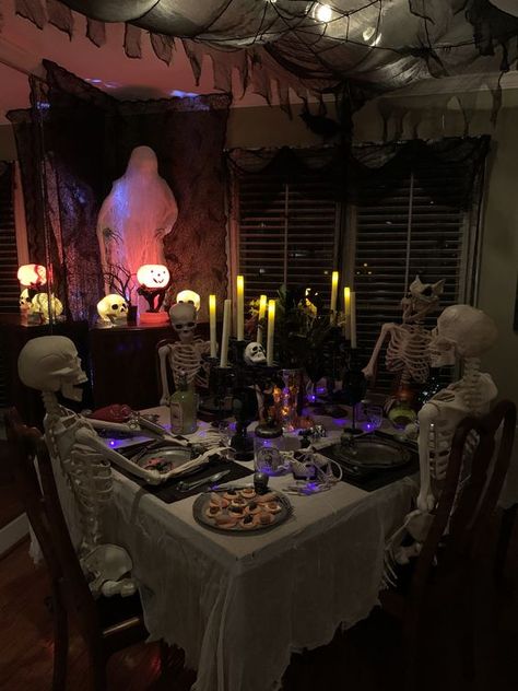 Exorcist Themed Party, Haunted House Dining Room, Haunted Rooms Ideas, Halloween Sweet 16 Decorations, Sweet 16 Halloween Theme, Haunted Manor Decor, Horror House Ideas, Diy Haunted House Decor, Vampire Halloween Decor