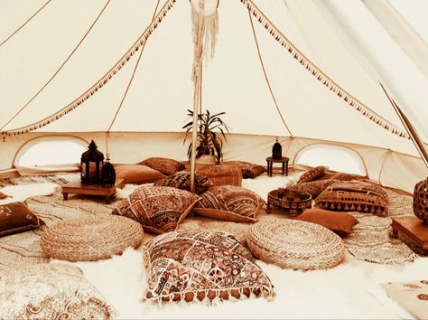 Bell tent glamping Boho Glamping Tent, Boho Bell Tent, Glamping Bell Tent, Boho Tent Decor, Boho Tent Party, Bell Tent Wedding, Bell Tent Decor, Glamping Tent Decor, Bell Tent Party