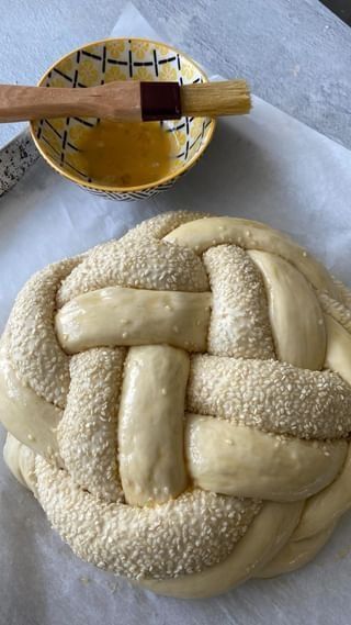 Sivan's Kitchen on Instagram‎: "RECIPE BELOW �⬇️ It’s almost Rosh Hashana the Jewish new year, and as most of you know, we eat a round challah. The circle symbolizes that a full year is round, hence the round shaped challah. This is one of the simplest and most beautiful round shaped challah techniques. Follow this fool proof recipe for my fluffiest challah EVER 💯 Sweet and fluffy egg challah recipe. This recipe will give you one large nice size challah. Feel free to double it 👍 Ingredients: Sivan's Kitchen, Round Challah, Challah Recipe, Artisan Breads, Honey Sesame, Jewish New Year, Fluffy Eggs, Challah Bread, Rosh Hashana