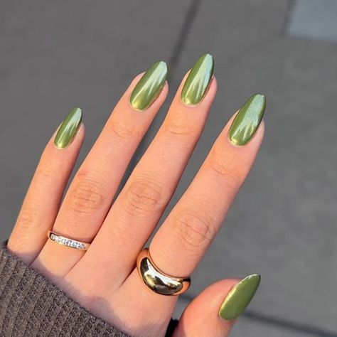 These October Nail Ideas Will Make You Want to Book a Mani Stat Aesthetic Nails Green, Olive Nails, 20 Aesthetic, Chrome Nails Designs, October Nails, Aesthetic Nails, Nails Green, Green Nail, Vibrant Nails