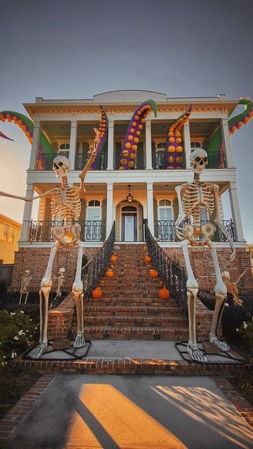 Dixie 🎃🕸🥀 on Instagram: "What do you think about this New Orleans Halloween house?! @krakenhousenola🎃👻🦑 Pretty cool, right?! . . . . . #witchystyle #witchythings #darkaesthetic #witchlife #halloweendecor #witchyways #thisishalloween #witchery #halloweenvibes #witchesofinstagram #witch #ilovehalloween #wicca #pagan #nola #neworleans #salem #witchyvibes #witchystuff #everydayishalloween #halloweeneveryday #southerngothic #salemma #vampire #witchaesthetic #halloween365 #witchywoman #vampiredi New Orleans Vampire Aesthetic, New Orleans Halloween, Goth Houses, Palm Reader, W.i.t.c.h Aesthetic, Halloween Everyday, Willow Creek, Witchy Fashion, Southern Gothic