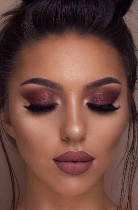 ᵛᴬᴿᵀᴬᴾ✨ Maroon Makeup, Makeup Cantik, Make Up Designs, Makeup Looks For Green Eyes, Dark Lipstick, Beauty Make-up, Makijaż Smokey Eye, Glam Makeup Look, Pinterest Makeup