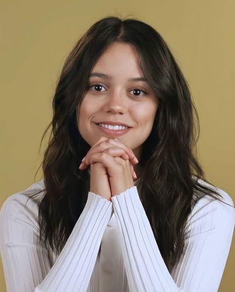 Jenna Ortega Nails, Disney Actresses, Jena, Jenna Ortega, Fav Celebs, Celebrities Female, Look Fashion, Favorite Celebrities, Celebrity Crush