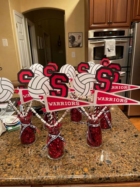 Volleyball Sports Banquet Centerpieces, End Of Season Banquet Ideas, Middle School Sports Banquet, Volleyball Table Centerpieces, Volleyball Awards Banquet, Senior Year Volleyball Ideas, Volleyball Decorations Parties, Awards Banquet Decorations, Sports Banquet Centerpieces Diy