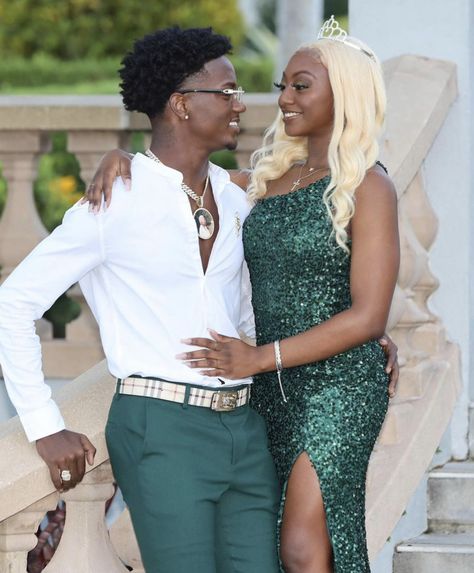 Sage Green Prom Couple Outfit, Green Prom Couple Outfit, Green Prom Couple, Sage Green Prom, Hoco 2023, Prom 23, Prom Gold, Prom Picture, Prom Photoshoot