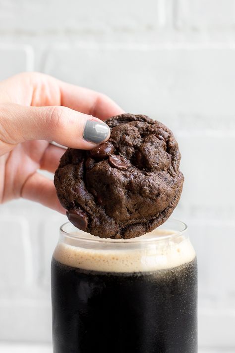 Boozy Deserts, Beer Desserts, Baking With Beer, Beer Dessert, Beer Cookies, Whole Food Desserts, Chocolate Beer, Beer Recipe, Recipe Cookies