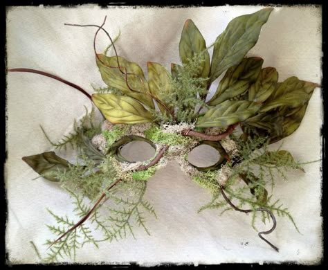 ꜰᴏʀᴇꜱᴛ ⛥ ᴡɪᴛᴄʜ Spirit Week Ideas, Mother Nature Costume, Fest Outfits, Deco Nature, Nature Spirits, Woodland Fairy, Fantasias Halloween, Masks Art, Masks Masquerade