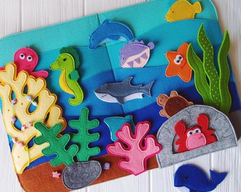 Quiet Activity Books Educational & Sensory Toys par MyLittleSmarty Felt Book Cover, Felt Fishing Game, Magnetic Fishing Game, Travel Toys For Toddlers, Book Fabric, Felt Play Mat, Animal Learning, Felt Fish, Diy Quiet Books