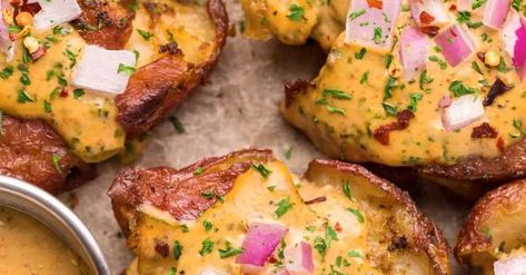 Smoked Cajun Smashed Potatoes - NewsBreak Creamy Cajun Sauce, Broiled Salmon Recipes, Baked Breakfast Casserole, Sweet Potato Casserole Easy, Cajun Sauce, Potato Pudding, Summertime Salads, Stuffing Casserole, Chicken Enchilada Soup