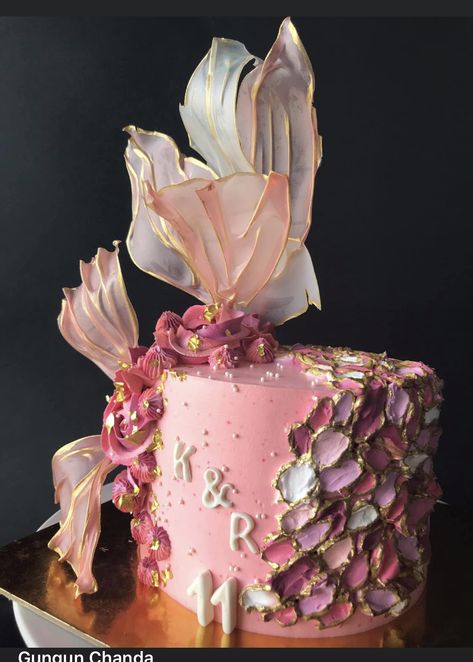 Rice Paper Sails Cake, Rice Paper Cake Decorations, Gemstone Cake, Stone Cake, Rice Paper Cake, Birthday Cake Alternatives, Elegant Cake Design, Unicorn Desserts, Geode Cake