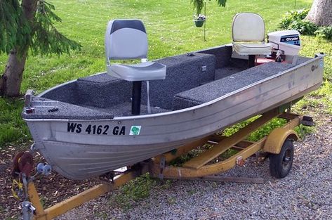 Boat Deck Ideas, Jon Boat Project, Boat Remodel, Boat Modifications, Pond Boat, Jon Boat Modifications, Boat Upgrades, Boat Wiring, Jon Boats