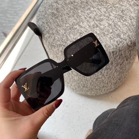 Rich Things, Louis Vuitton Glasses, Accessories For Outfits, Diy Clay Rings, Pretty Sunglasses, Baddie Black, Branded Sunglasses, Aesthetic Sunglasses, Glasses Frames Trendy