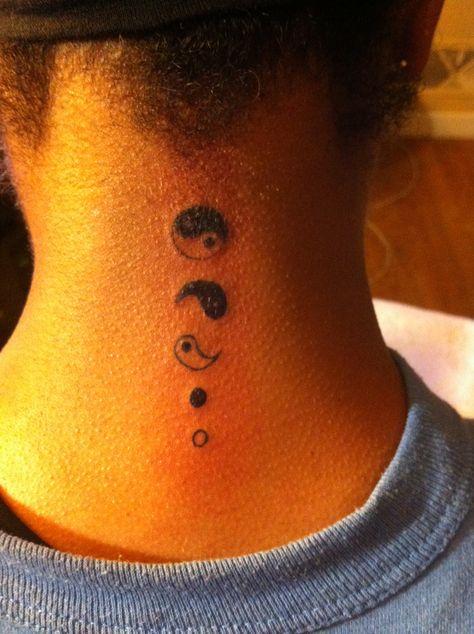 Ying Yang Ying Yang Neck Tattoo, Ying Yang Tattoo Behind Ear, Ying Yang Tattoo, Tattoo Behind Ear, Yang Tattoo, Small Girly Tattoos, Pretty Hand Tattoos, Girly Tattoos, Ying Yang