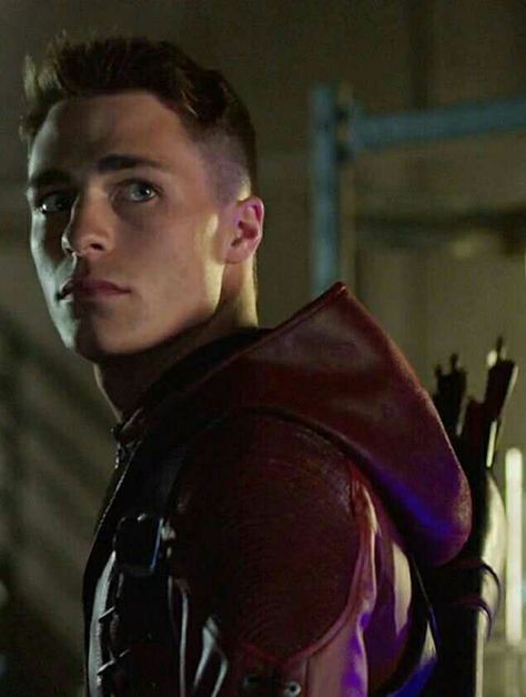 Roy/// Jackson/// Arqueiro vermelho Roy Harper Colton Haynes, Roy Harper Arrow, Roy Arrow, Arsenal Arrow, Arrow Arsenal, Colton Haynes Arrow, Roy And Thea, Arrow Roy Harper, John Diggle