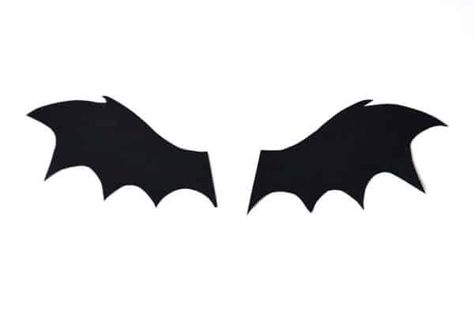 Wings Svg Free, Toilet Paper Roll Bat, Halloween Bricolage, Halloween Bats Crafts, Wings Tutorial, Bat Images, Cap Craft, Bat Craft, Cartoon Bat