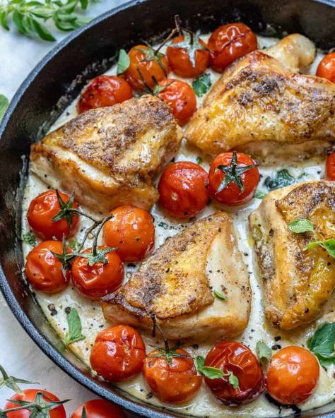 EASY Easy Creamy Garlic Chicken Skillet Recipe | Healthy Fitness Meals Chicken Skillet Recipes Healthy, Healthy Skillet Meals, Creamy Garlic Chicken Recipes, Quick Chicken Breast Recipes, Healthy Chicken Recipes Easy, Chicken Skillet, Quick Chicken Recipes, Ground Chicken Recipes, Garlic Chicken Recipes