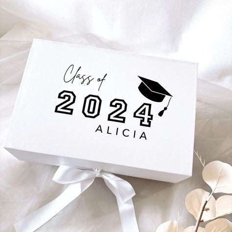 Gift Box Ideas Graduation, Graduation Gift Box Ideas, Graduation Card Box, Gift For College Student, Graduation Box, Graduation Card Boxes, Phd Graduation Gifts, Phd Graduation, Graduation Design