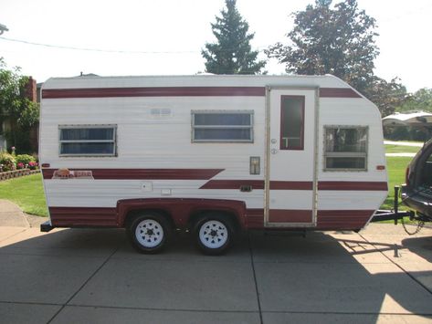 “A Happy Place II” - A Classic, 1984 Sunline T1750, 17ft Travel Trailer Camper - Sunline Coach Owner's Club Sunline Camper Remodel, Rv Restoration, Camper Trailer For Sale, Vintage Camper Remodel, Under A Tree, Travel Trailer Remodel, Trailer Camper, Camper Remodel, Vintage Travel Trailers