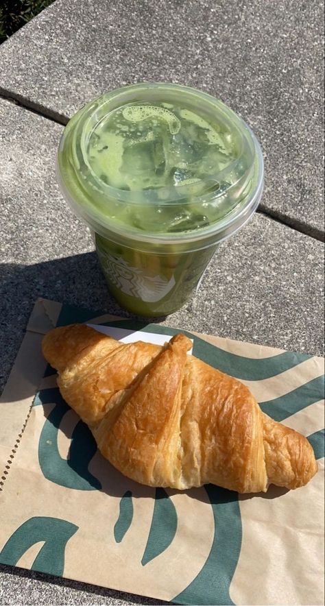 Starbucks Croissant, Iced Matcha Latte, Iced Matcha, Delicious Snacks Recipes, Lunch Box Recipes, Food Is Fuel, Matcha Latte, Starbucks Coffee, Food Obsession