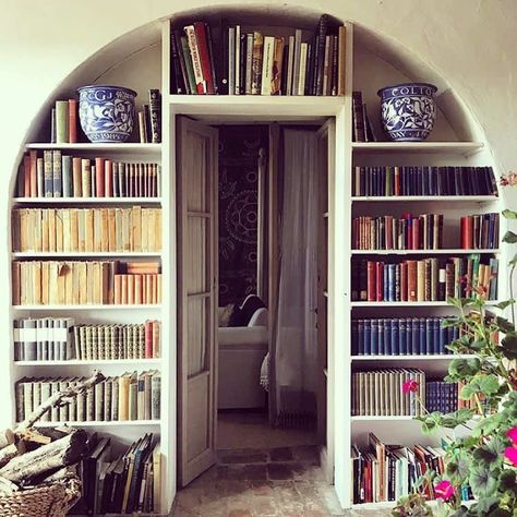 bookshelf in an arched doorway Arched Doorway Ideas, Arched Library Shelves, Interior Arch Doorway, Bookshelf Around Doorway, Bookshelf Over Doorway, Bookshelf Above Door, Bookshelf Doorway, Doorway Bookshelf, Bookshelf Arch