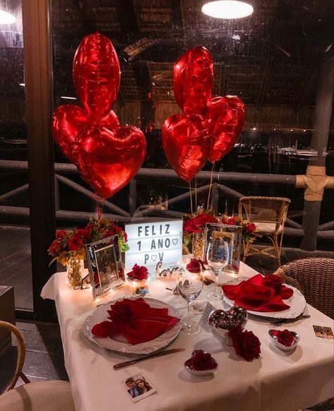 Valentines Dinner Table Decor For Two, Love Surprise Ideas, Surprise Dinner For Boyfriend, Valentine’s Day Set Up, Valentines Day Set Up, Dinner Ideas Romantic, Valentine Dinner Decorations, Romantic Dinner Decor, Proposal Dinner