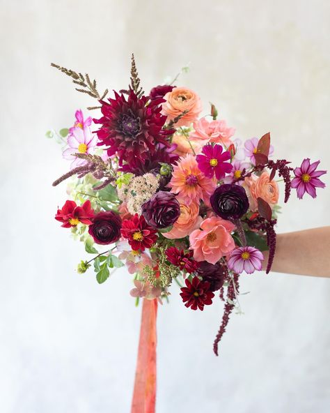 I made a more round-shaped bouquet with the same materials as the previous asymmetrical one. I find that trying out different shapes, styles, or colors really sparks my creativity - especially when I learn from both what works and what doesn’t😊 Garden flower bouquet l Wedding bouquet l Flower education . . . . . #stemslider #stemsliderbouquet #floralbouquet #weddingbouquet #floralbouquets #flowerbouquets #bouquetmaking #sustainablefloristrytechniques #sustainablefloristry #gardenflowers #... Wedding Bouquets Round, Freeform Bouquet, Cascading Vs Round Bouquet, Multi Coloured Bouquet, Cascading Wildflower Bouquet, Cascading Wildflower Bridal Bouquet, Unusual Wedding Bouquets, Floristry Techniques, Different Shapes