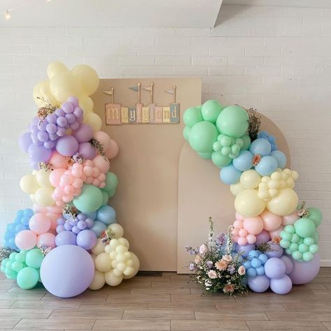 c r e a t e & i n f l a t e on Instagram: "do you believe in m a g i c ✨ how sweet is this Disney theme first birthday backdrop Balloons + backdrop - @createandinflateevents Signage - @nobledizzignsrentals Florals - @milkandhoneyflorals . . . . #disneybirthday #disneyparty #disneytheme #disneypartytheme #disney #disneyland #disneyballoons #firstbirthday #girlsbirthday #kidsbirthdayparty #kidspartyideas #eventdesign #backdrop #balloonbackdrop #azballoons #pastelballoons" Disney Backdrop Ideas, Balloon Arch Driveway, Disneyland Theme Backdrop, Disneyland Birthday Party Backdrop, Vintage Disney Balloon Garland, Disneyland Birthday Backdrop, Disneyland Theme 1st Birthday Party, Pastel Disneyland Birthday, Disneyland Party Backdrop