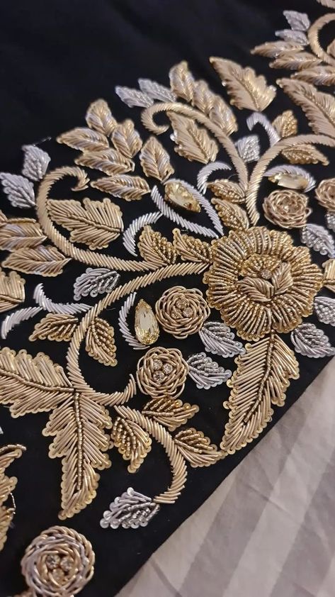 Miela Zardozi Embroidery Designs Pattern, Indian Wedding Bridal Outfits, Algerian Fashion, Gold Work Embroidery, Hand Work Design, Zardozi Embroidery, Hand Beaded Embroidery, Embellished Bags, Diy Bags Patterns