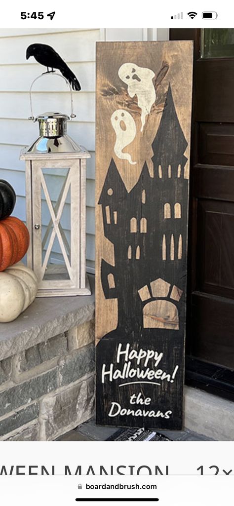 Diy Halloween Welcome Sign, Diy Painted Halloween Signs, Halloween Boards Signs Diy, Halloween Porch Boards, Halloween Wood Signs Diy, Diy Halloween Porch Sign, Board And Brush Signs Ideas, Halloween Boards Signs, Halloween Porch Signs Diy