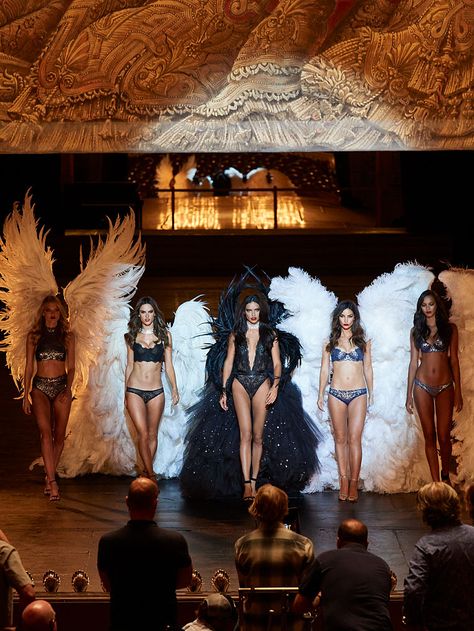 Victoria Secret Angels Victoria's Secret Aesthetic, Adriana Lima Style, Victoria Secret Runway, Adriana Lima Victoria Secret, Victoria Secret Model, Lais Ribeiro, Martha Hunt, Victoria Secret Models, Vs Fashion Shows