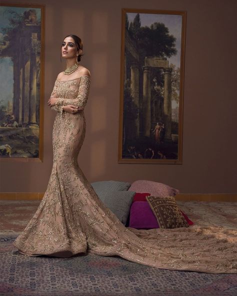 Faiza Saqlain on Instagram: “A nude peach canvas is deftly adorned with detailed florals, handworked chandeliers and tendrils. Perfectly tailored to gracefully hug the…” Full Sleeve Gowns, Pakistani Bridal Dress, Net Gowns, Walima Dress, Maya Ali, Heavy Dresses, Formal Wear Dresses, Elegant Attire, Pakistani Wedding Dresses