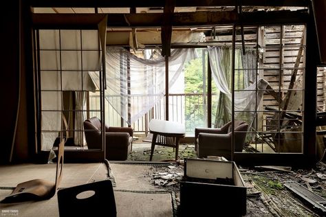 Photos of Abandoned Japan Reveal an Eerie, Post-Apocalyptic World - Business Insider Abandoned Shrine, Hashima Island, Tatami Room, Saitama Prefecture, Shoji Screen, Japanese Room, Main Street Usa, Abandoned House, Nagasaki