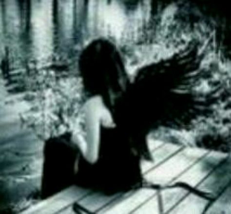 Gothic Angel, Emo Pfp, Emo Aesthetic, Black Angels, Gothic Aesthetic, Dark Angel, 영감을 주는 캐릭터, Gothic Art, Fallen Angel