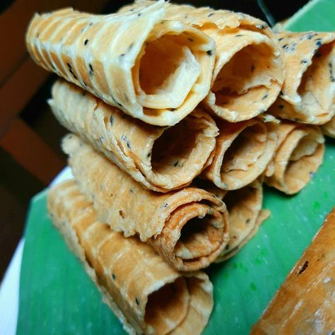 Sweet and crispy snack Crispy Coconut Rolls, Coconut Crispy Rollers Recipe, Crispy Coconut Rolls Recipe, Plant Based Baking, Coconut Rolls, Crispy Rolls, Coconut Roll, Sweet Sticky Rice, Coconut Cookies Recipes