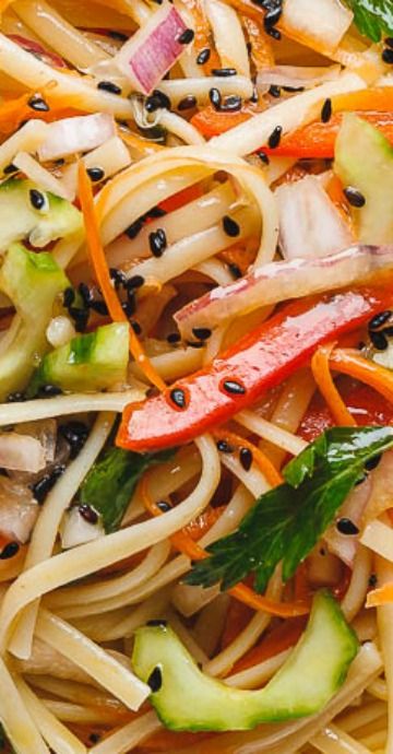 Spaghetti Noodle Salad, Asian Noodle Salad Recipe, Asian Pasta Salads, Dressings Recipes, Ginger Vinaigrette, Asian Pasta, Asian Salad Recipe, Noodle Salad Cold, Asian Noodle Salad