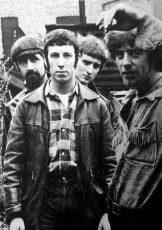 Roots of Fleetwood Mac... 2) Peter Green was chosen by John Mayall as Eric Clapton's replacement in John Mayall's Bluesbreakers, joining John McVie and Hughie Flint Peter Green Fleetwood Mac, John Mcvie, Radium Girls, Stephen Lang, Sid And Nancy, John Mayall, Youth Photos, 70s Punk, Johnny Rotten