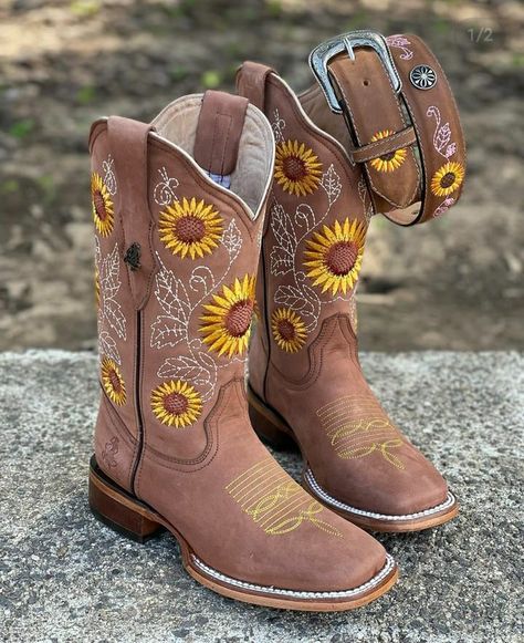 Vaquera Boots, Mexican Boots, Pretty Boots, Cute Cowgirl Boots, Quinceañera Ideas, Botas Western, Casual Country Outfits, Bota Country, Womens Cowgirl Boots