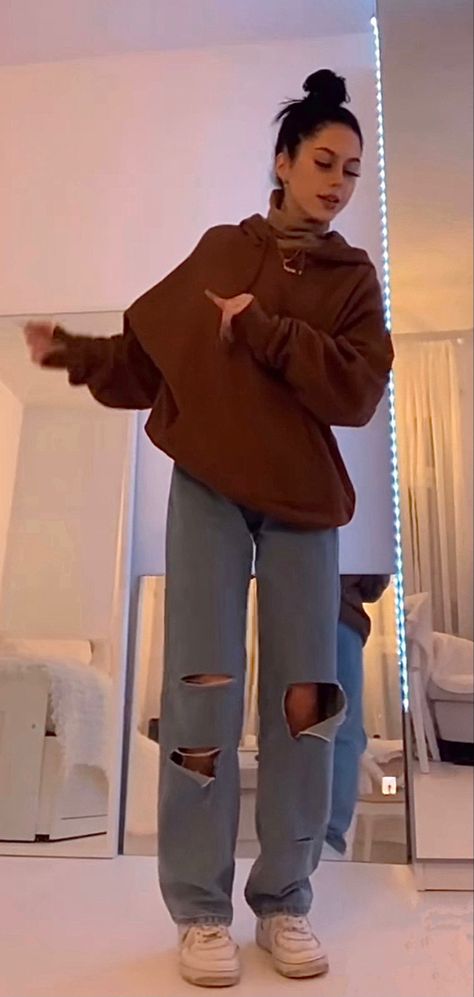 Turtle Neck Under Hoodie, Jocelyn Meiere, Brown Oversized Hoodie, Baggy Ripped Jeans, Ripped Jeans Outfit, Brown Outfit, Oversized Hoodie, Swag Outfits, Infamous