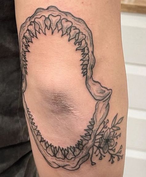 Chalice Tattoo Company on Instagram: "Shark jaw elbow by @psychicmamatattoos" Megalodon Jaw Tattoo, Shark Jaw Tattoo Design, T Rex Jaw Tattoo, Shark Tattoo Elbow, Shark Jaw With Flowers Tattoo, Shark Jaw Elbow Tattoo, Skull On Elbow Tattoo, Shark Gills Tattoo, Shark Jaw Tattoo Elbow