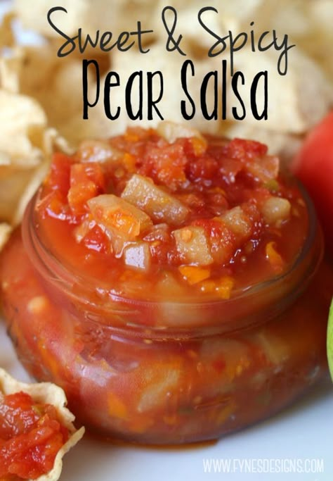 Sweet and Spicy Fresh Pear Salsa Recipe- great for dipping and adding to recipes Pear Hot Sauce Recipe, Pear Salsa Recipes For Canning, Pear Salsa Recipes, Pear Canning Ideas, Bartlett Pear Recipes, Fresh Pear Recipes, Pear Salsa, Pear Relish, Pear Recipes Easy