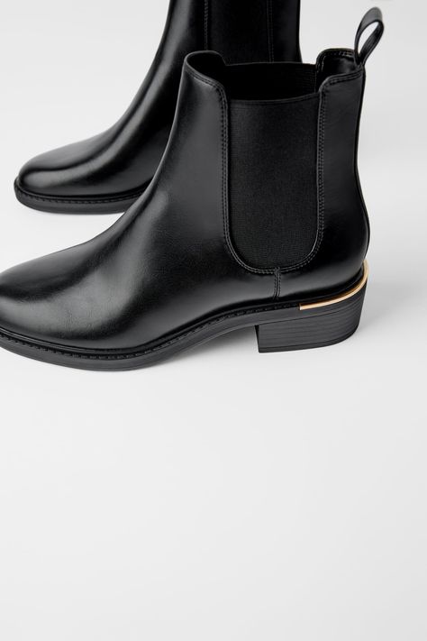 Zara Low Heeled Ankle Boots With Trim at Heel Black Flat Ankle Boots, Boots With Heel, Ankle Flats, Black Heels Low, Low Heel Ankle Boots, Flat Ankle Boots, Half Boots, Dr Shoes, Zara Boots