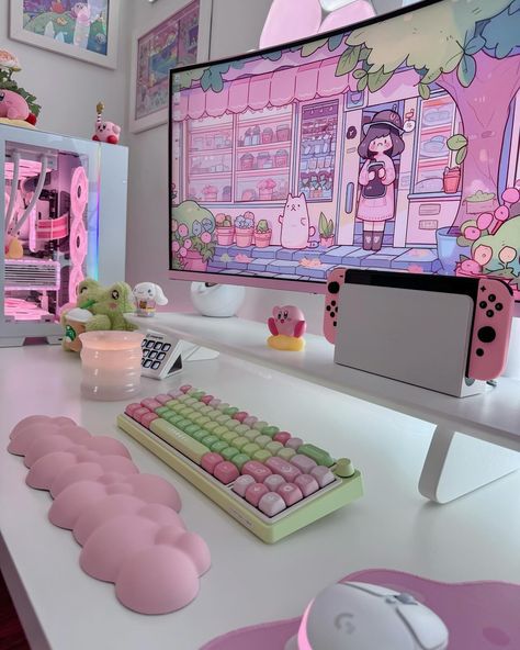 Pink And Green Setup, Cute Gaming Desk Setup, Gaming Setup 2 Monitors, Gameing Set Up, White Set Up, Aesthetic Set Up, Cute Gaming Set Up, Cool Pc Setups, Pink And White Gaming Setup