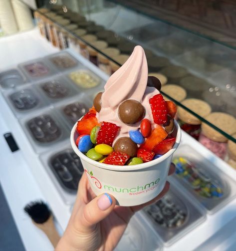 Enjoy Munch Me Frozen Yogurt (@munchmefrozenyogurt) • Instagram photos and videos Frozen Yogurt Aesthetic, Yogurt Land, Froyo Recipe, Shortcake Recipes, Fro Yo, Strawberry Shortcake Recipes, Holiday Inspo, Frozen Yoghurt, Uni Life