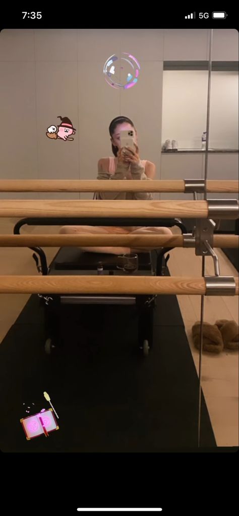 Ariana Grande With Toulouse, Insta Story, Ariana Grande, Gym Equipment, Instagram Story, Gym