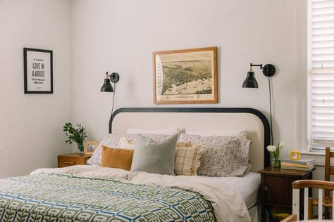 Step Inside a 1940s Bungalow in Jacksonville, Florida – Schoolhouse Stillwater Floral Quilt Schoolhouse, Schoolhouse Stillwater Floral Quilt, Stillwater Floral Quilt, Schoolhouse Electric Bedroom, Schoolhouse Bedding, Schoolhouse Bedroom, Schoolhouse Quilt, Coastal Cottage Bedroom, 1940s Bungalow