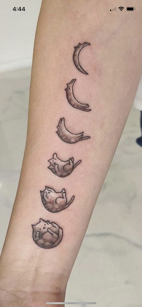 Small Wizard Tattoo, Wizard Cat Tattoo, Cat Mushroom Tattoo, Cat Wizard Tattoo, Ignorant Cat Tattoo, Weird Cat Tattoo Designs, Wizard Tattoo, Cat Tattoo Simple, Wizard Cat