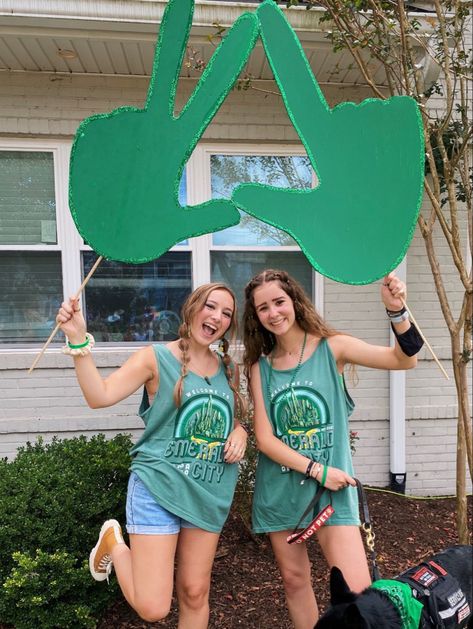 Green Bid Day Theme, Shamrock Week Kappa Delta, Kappa Delta Bid Day Themes, Kappa Delta Philanthropy, Emerald City Bid Day, Bid Day Signs, Bid Day Decorations, Sorority Party Themes, Kappa Delta Bid Day