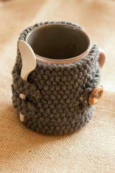 Crochet Mug Holder, Crochet Mug Cozy, Crochet Coffee Cozy, Beau Crochet, Crochet Cup Cozy, Tunisian Crochet Patterns, Confection Au Crochet, Cozy Crochet Patterns, Crochet Cozy