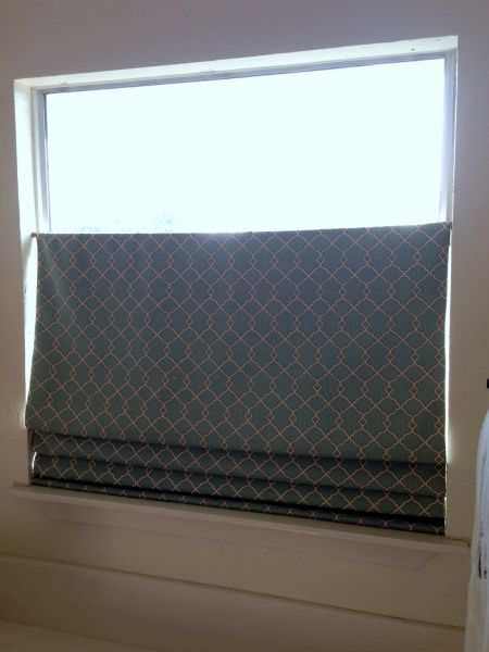 No Sew Top Down Bottom Up Shade After  3 tension rods  http://nestersnest.com/2013/09/09/no-sew-faux-diy-top-downbottom-up-shade/ Window Treatments Diy, Kitchen Window Treatments Diy, Indoor Blinds, Bathroom Window Treatments, Tension Rods, Diy Window Treatments, Modern Blinds, Living Room Blinds, Bedroom Blinds