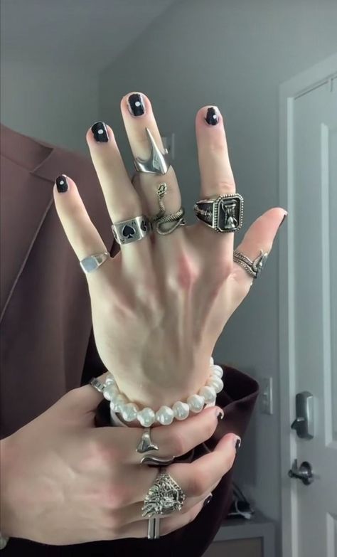 Idol Oc, Dark Harajuku, Hands With Rings, Grunge Accessories, Grunge Jewelry, Edgy Jewelry, Mens Rings Fashion, Harajuku Outfits, Dope Jewelry